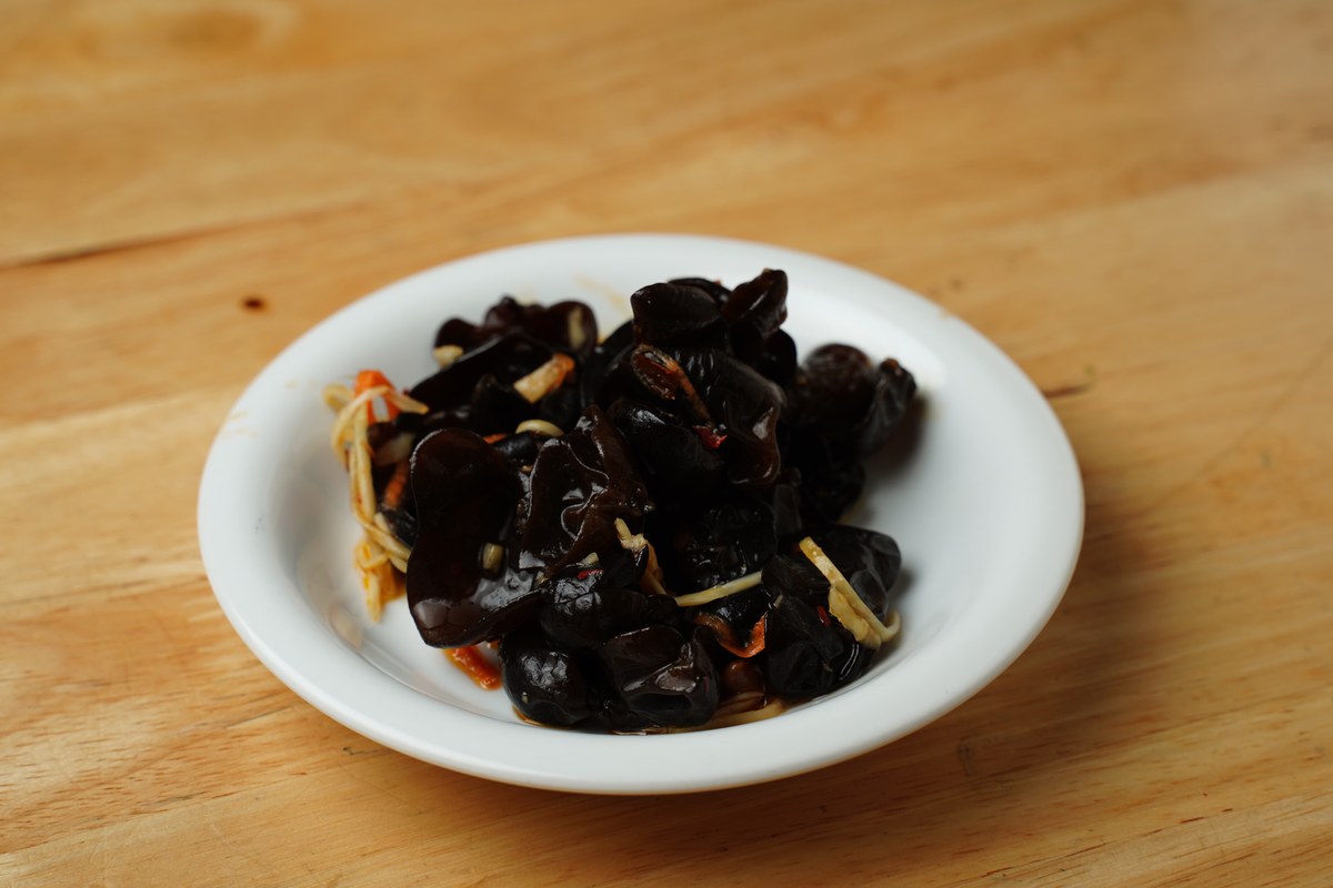 Liangban wood ear mushrooms with glossy black fungus pieces in a cold Chinese vinegar dressing.
