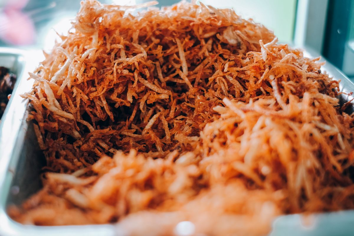 Close-up of crisp Chinese shredded potatoes with thin golden strands.